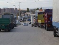 Şaşmaz da Trafik TIR lattı