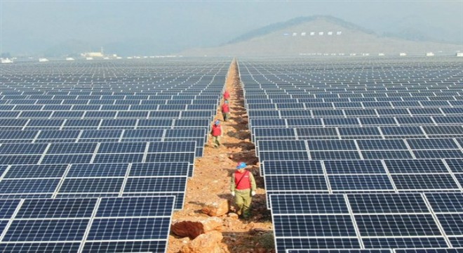 Çin, 1.3 milyar avroluk dev bir güneş enerji tesisi kuruyor