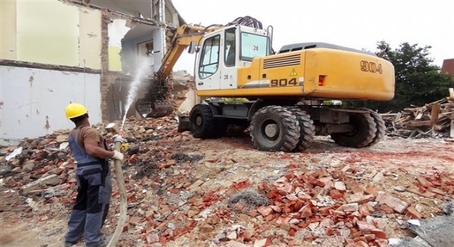 Üsküdar Vaniköy’deki kaçak yapı yıkılıyor